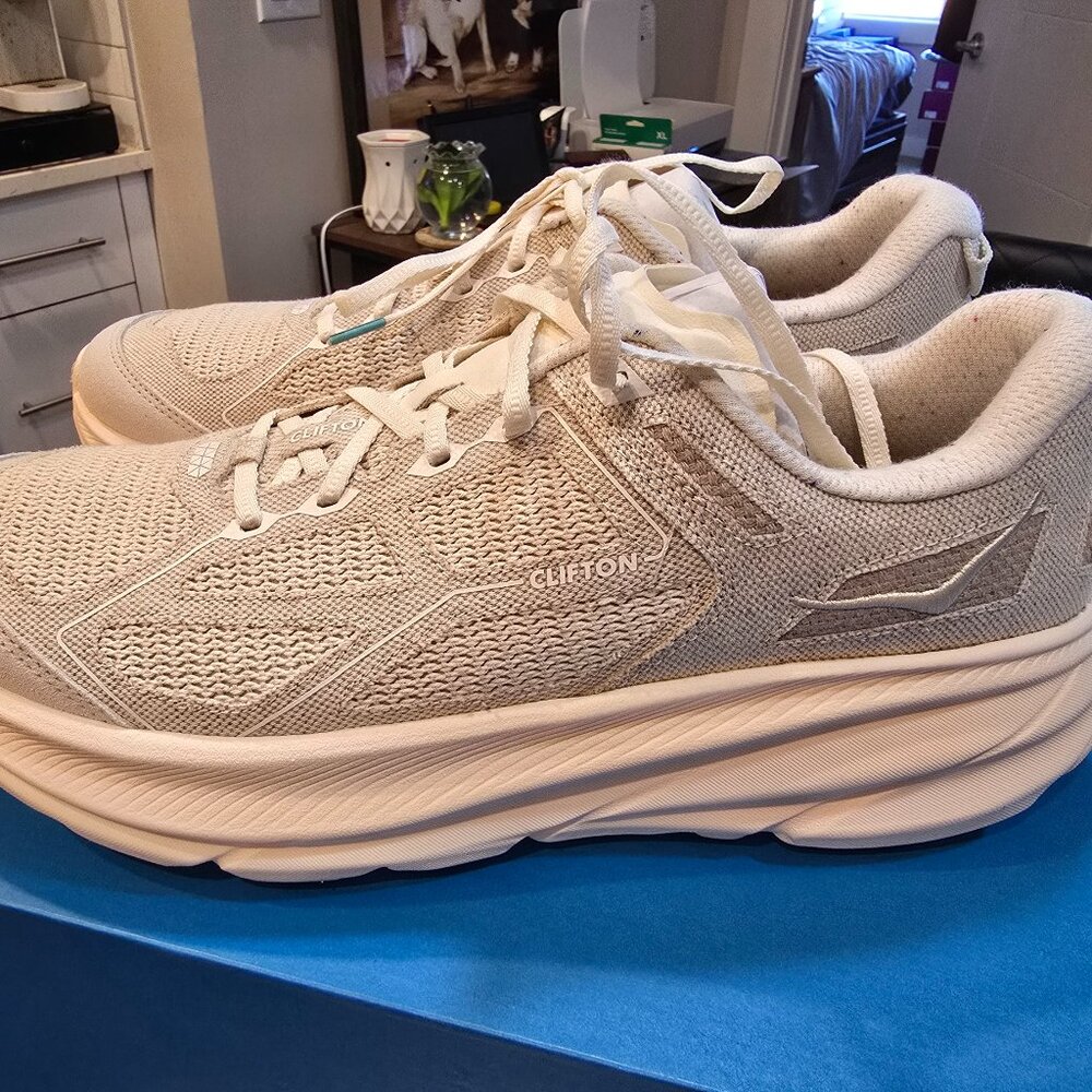 Hoka One One Vibrant Bloom U CLIFTON ONE9 BP - ALABASTER / CIELO BLUE Men's 12